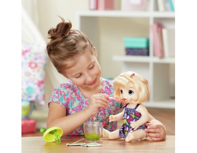 Baby Alive Blonďatá panenka s mixérem