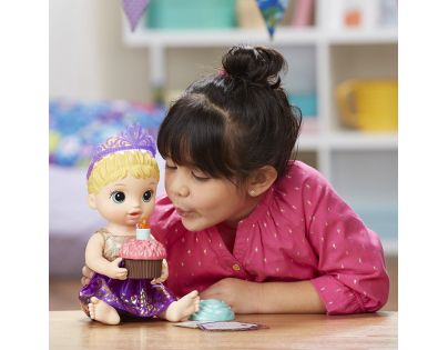 Baby Alive Narozeninová blonďatá panenka