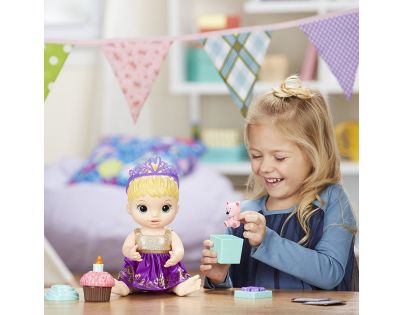 Baby Alive Narozeninová blonďatá panenka