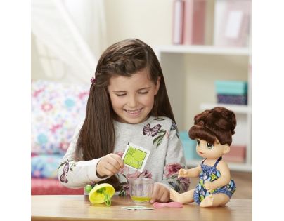 Baby Alive Tmavovlasá panenka s mixérem