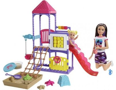 Barbie chůva na hřišti herní set
