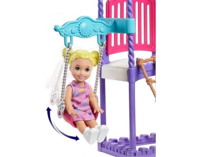 Barbie chůva na hřišti herní set