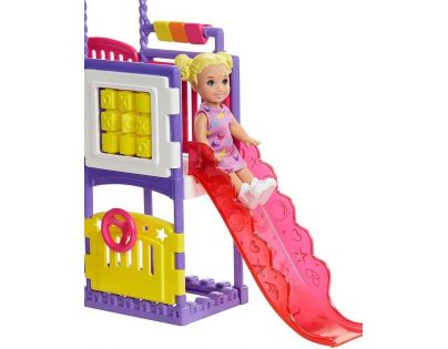 Barbie chůva na hřišti herní set