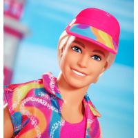 Barbie Ken v ikonickém filmovém outfitu na kolečkových bruslích 4