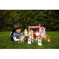 Barbie HXJ44 Stáje s koněm Pepper a panenkou 5