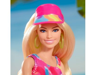 Barbie v ikonickém filmovém oblečku Kolečkové brusle