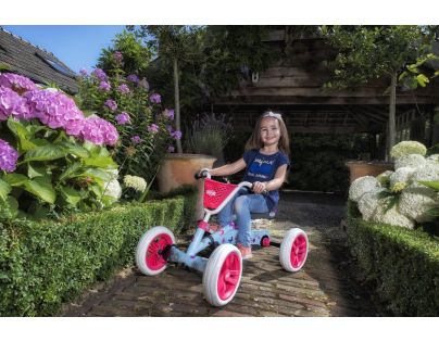 Berg Buzzy Bloom světle modrý s květy