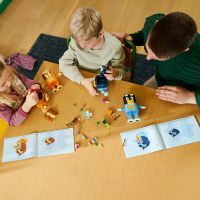 LEGO® Bluey 11217 Bluey a její rodinka z kostek 6