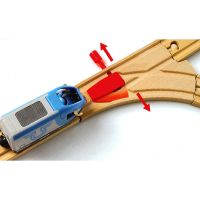 Brio Vláčkodráha velká s výhybkami, mostem a nástupištěm 42 dílů - Poškozený obal 3