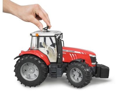 Bruder 03046 Traktor Massey Ferguson 7624 - Poškozený obal