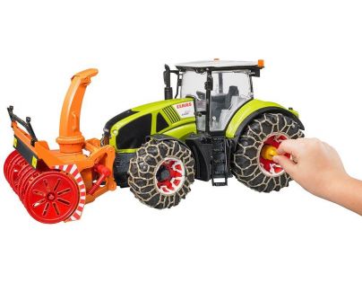 Bruder 3017 Traktor Claas Axion 950 se sněžnou frézou a řetězy 1:16