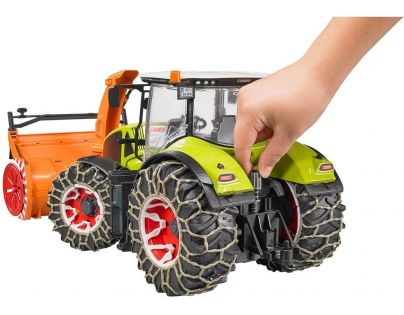 Bruder 3017 Traktor Claas Axion 950 se sněžnou frézou a řetězy 1:16