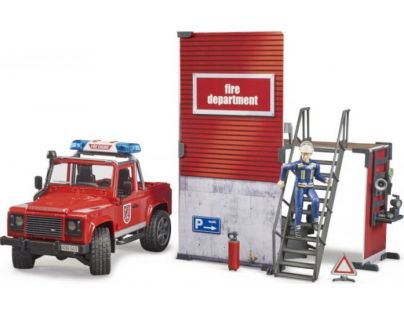 Bruder 62701 Land Rover Defender hasiči se stanicí 1:16