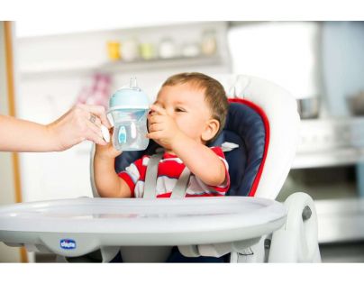 Chicco Hrneček Učíme se s držadly 200 ml modrý