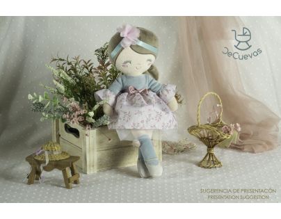 DeCuevas Plyšová panenka Provenza 36 cm s kolébkou