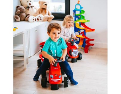 Falk Odstrkovadlo traktor Baby Case IH červený s vlečkou, lopatkou a hrabičkami