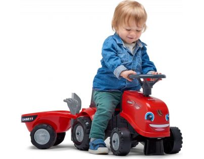 Falk Odstrkovadlo traktor Baby Case IH červený s vlečkou, lopatkou a hrabičkami