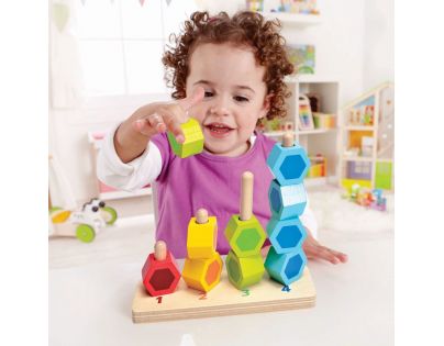 Hape Navlékací barevné šestiboké tvary