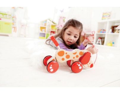 Hape Tahací pejsek na kolečkách