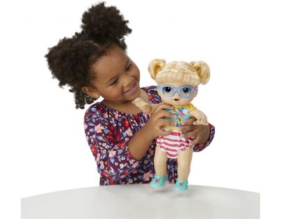 Hasbro Baby Alive Chodící panenka s blond vlasy