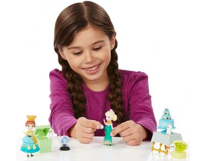 Hasbro Disney Frozen Little Kingdom Set malé panenky s příslušenstvím - Frozen Fever Celebration
