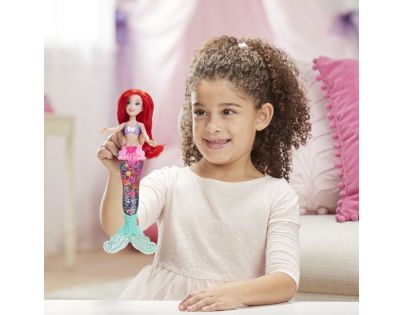 Hasbro Disney Princess panenka svítící Ariel do vody