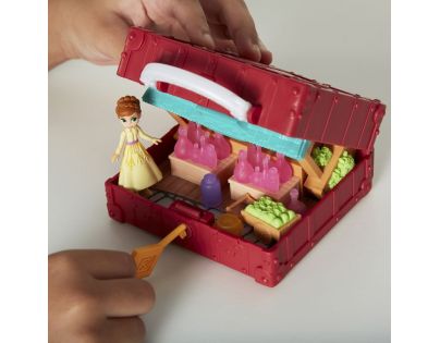 Hasbro Frozen 2 Hrací set se scénou Anna