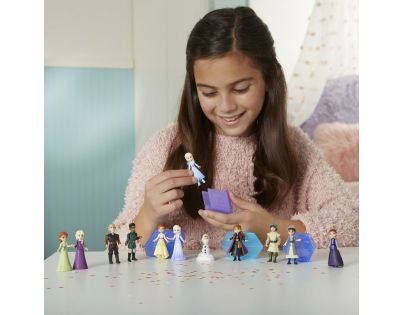 Hasbro Frozen 2 Překvapení v ledu světle modrý diamant