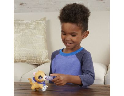 Hasbro FurReal Friends Peealots malá kočka