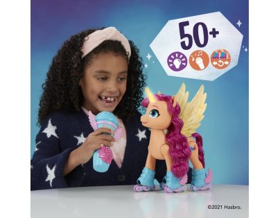 Hasbro My Little Pony Figurka Sunny zpívá a bruslí