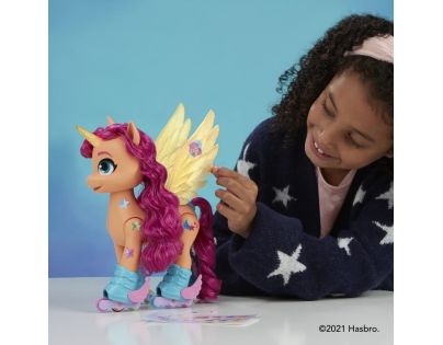 Hasbro My Little Pony Figurka Sunny zpívá a bruslí