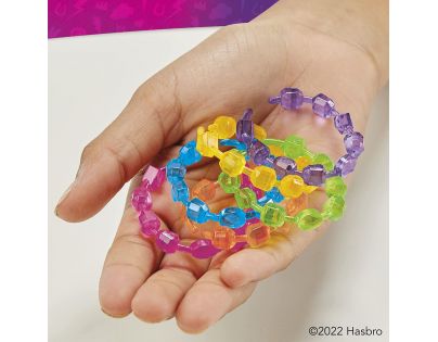 Hasbro My Little Pony Izzy objev v sobě jiskru