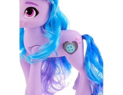 Hasbro My Little Pony Izzy objev v sobě jiskru