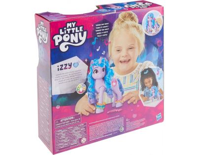 Hasbro My Little Pony Izzy objev v sobě jiskru