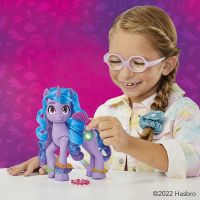 Hasbro My Little Pony Izzy objev v sobě jiskru 3