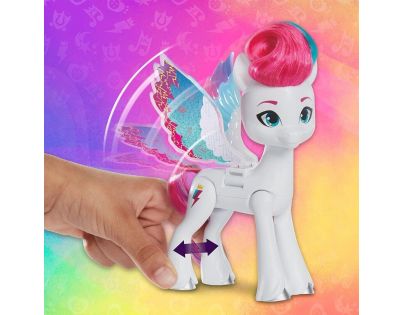 Hasbro My Little Pony Poník s křídly figurka 14 cm Zipp Storm