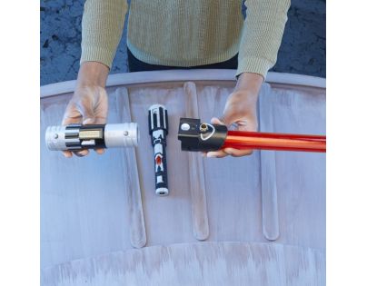 Hasbro Star Wars Darth Vader světelný meč Lightsabre Forge
