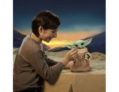 Hasbro Star Wars Interaktivní figurka Mandalorian Galactic Snackin' Grogu