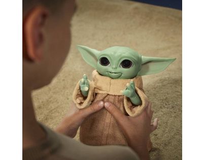 Hasbro Star Wars Interaktivní figurka Mandalorian Galactic Snackin' Grogu