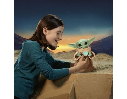Hasbro Star Wars Interaktivní figurka Mandalorian Galactic Snackin' Grogu