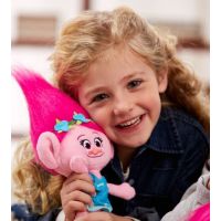 Hasbro Trollové Plyšová postavička Poppy 2