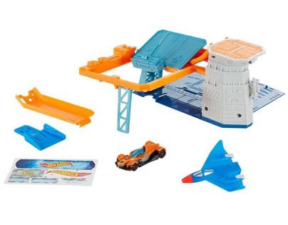 Hot Wheels Hrací sada Sky Base Blast