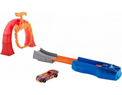 Hot Wheels kaskadérské kousky Ohnivý skok