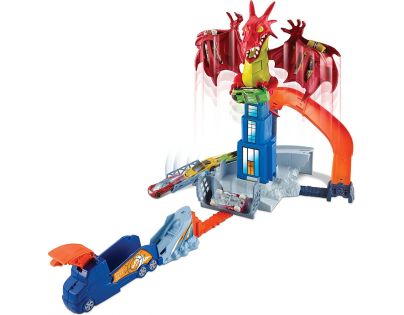 Hot Wheels souboj s drakem