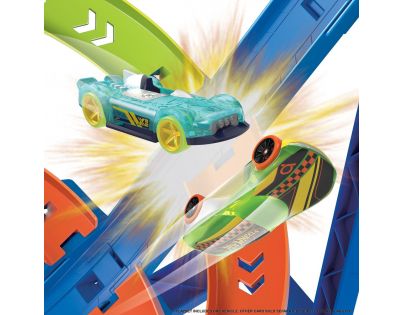 Hot Wheels Srážka na spirále