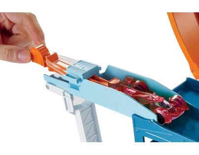 Hot Wheels Tahač a pojízdná Dráha