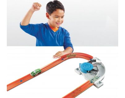 Hot Wheels Track builder doplňky a dráhy - DJD67 Turn Kicker