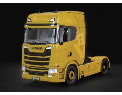 Italeri Model Kit truck Scania S730 Highline 4 x 2