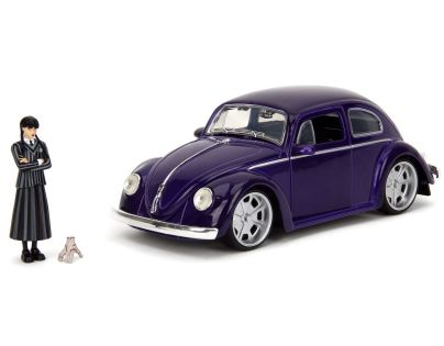 Jada Wednesday auto 1972 VW Beetle 1:24 a figurka Wednesday