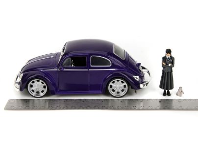 Jada Wednesday auto 1972 VW Beetle 1:24 a figurka Wednesday